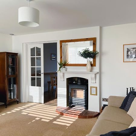 Bright & Cosy - Jacuzzi - Log Burner - King Beds Villa Tangmere Екстериор снимка
