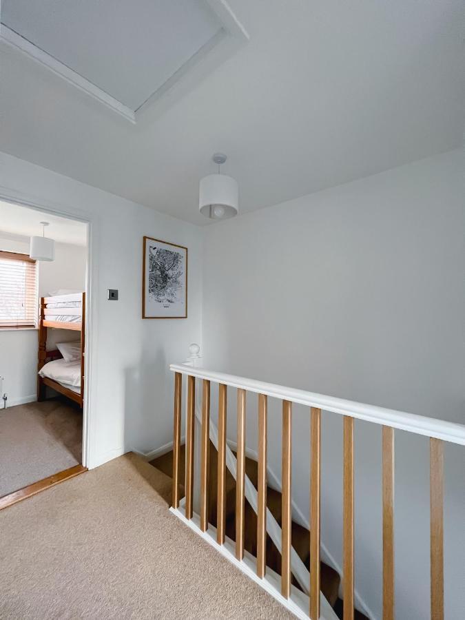 Bright & Cosy - Jacuzzi - Log Burner - King Beds Villa Tangmere Екстериор снимка