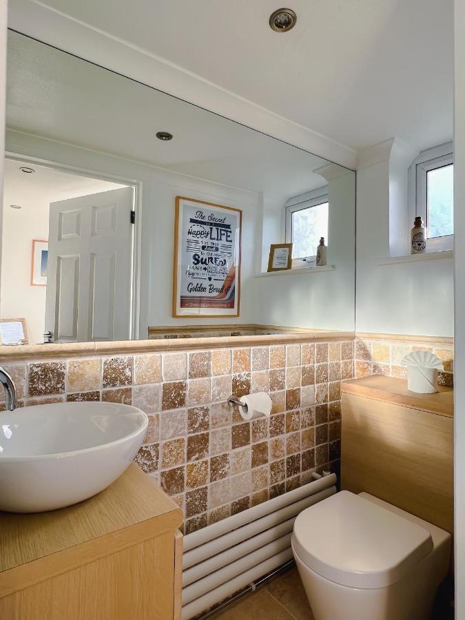 Bright & Cosy - Jacuzzi - Log Burner - King Beds Villa Tangmere Екстериор снимка