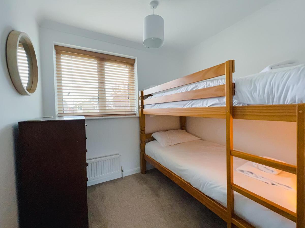Bright & Cosy - Jacuzzi - Log Burner - King Beds Villa Tangmere Екстериор снимка