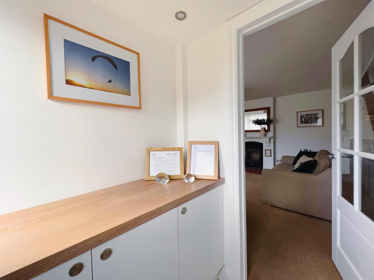 Bright & Cosy - Jacuzzi - Log Burner - King Beds Villa Tangmere Екстериор снимка